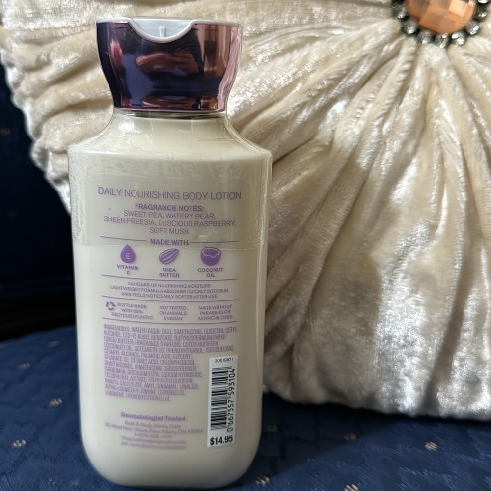 BATH & BODY WORKS SET. . . SWEET PEA SCENT - Picture 6 of 6